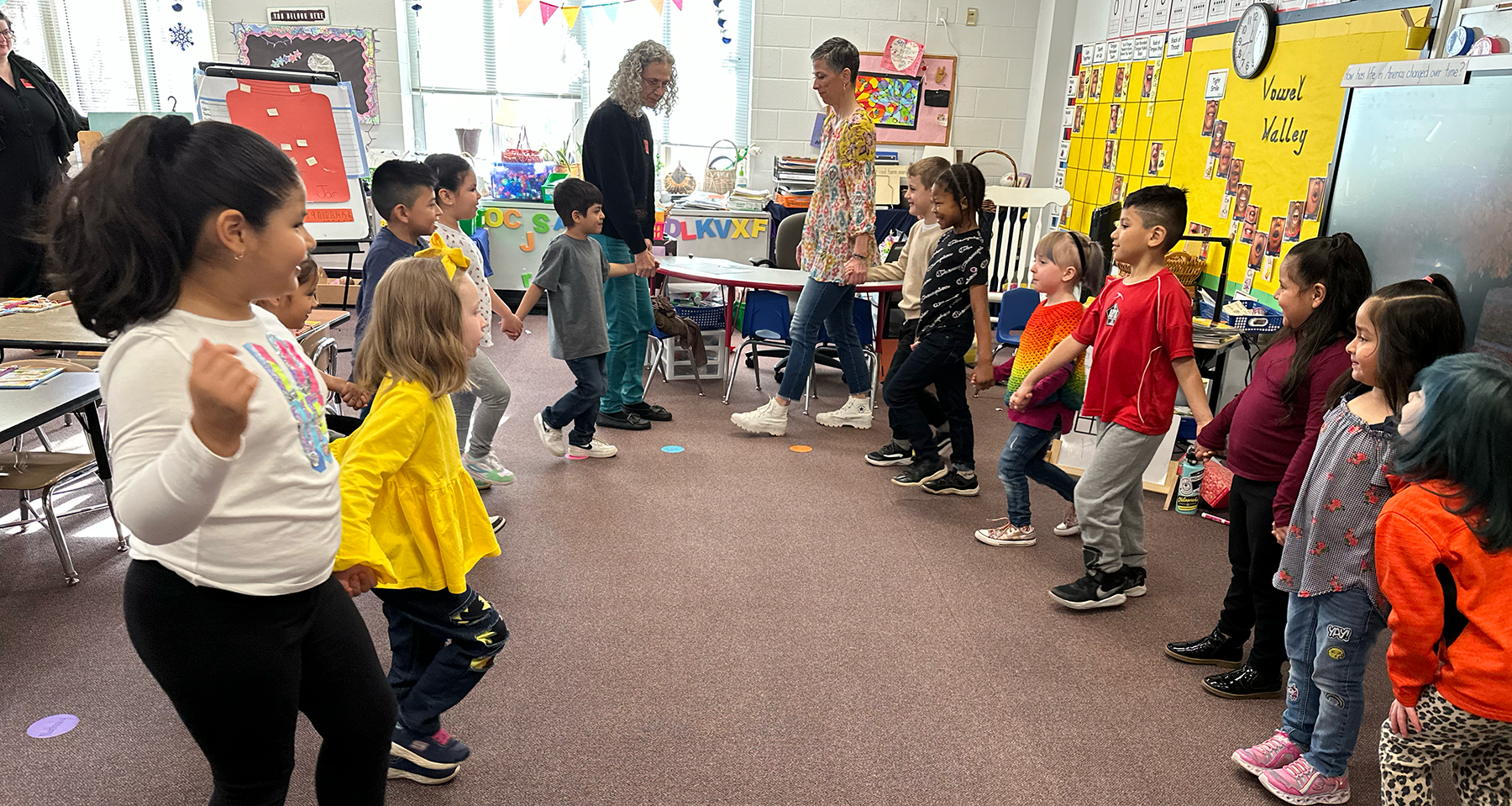 Artist Audra Holden at Johnston Elementary Artist Audra Holden at Johnston Elementary