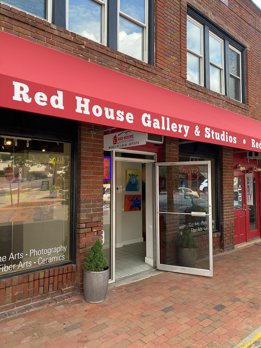 Downtown Asheville Tour photo courtesy of the Downtown Arts District