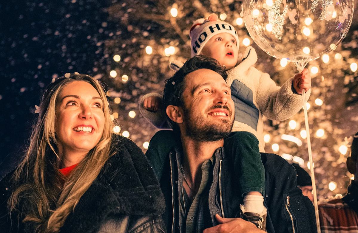 Stephan Pruitt Photography Grove Arcade Christmas Holiday Santa Tree Lighting Explore Asheville Ballet Acapella-71