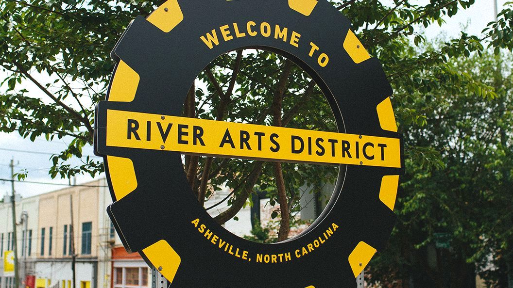 Welcome the the River Arts District sign